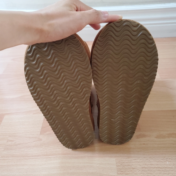 BNWOT American Eagle Brown faux fur winter boots size 5 - Picture 10 of 12